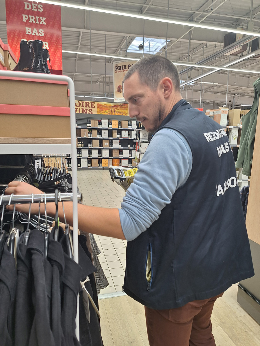 Inventoriste dans le prêt-à-porter