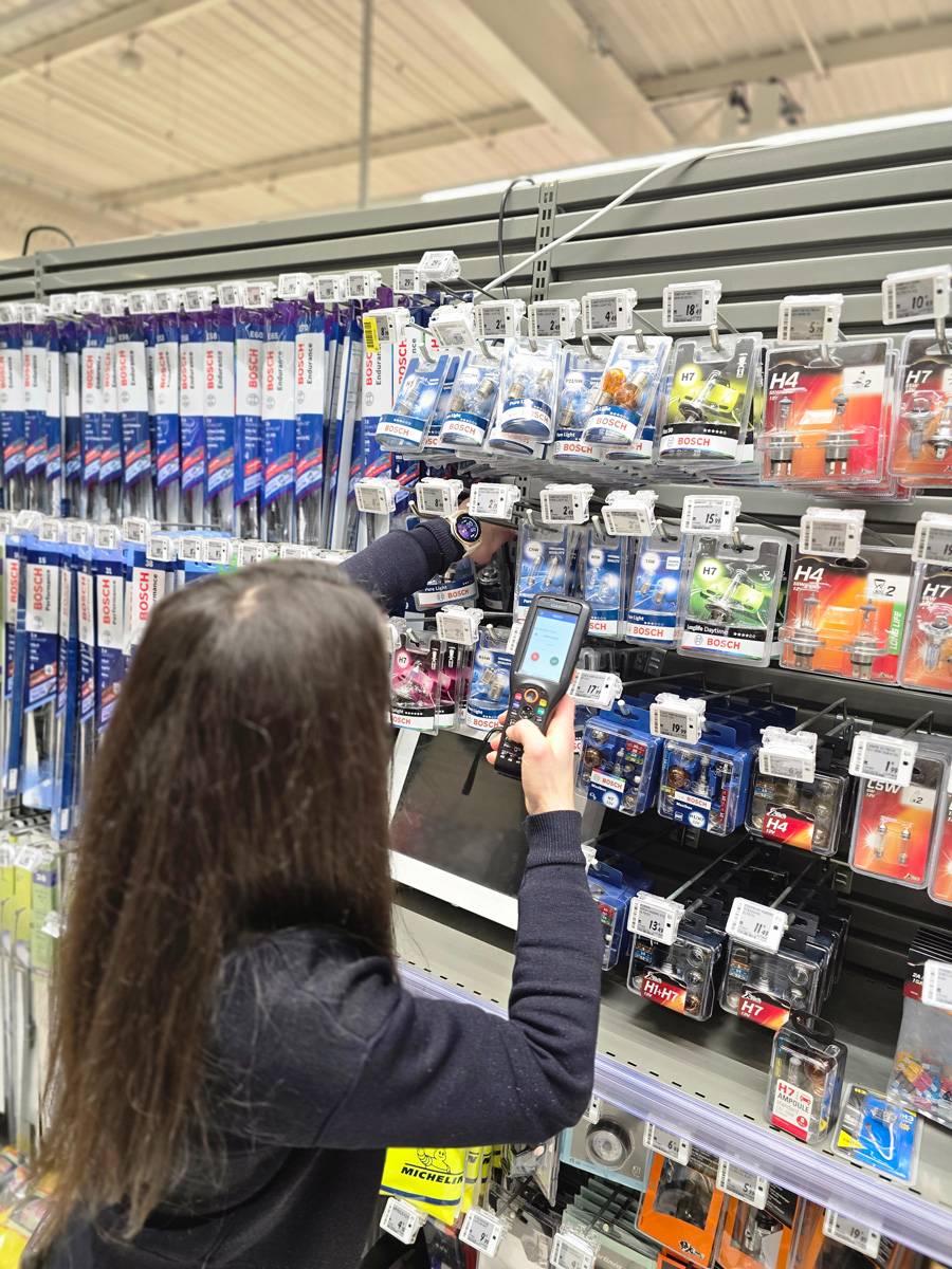 Inventaire en grande distribution rayon automobile